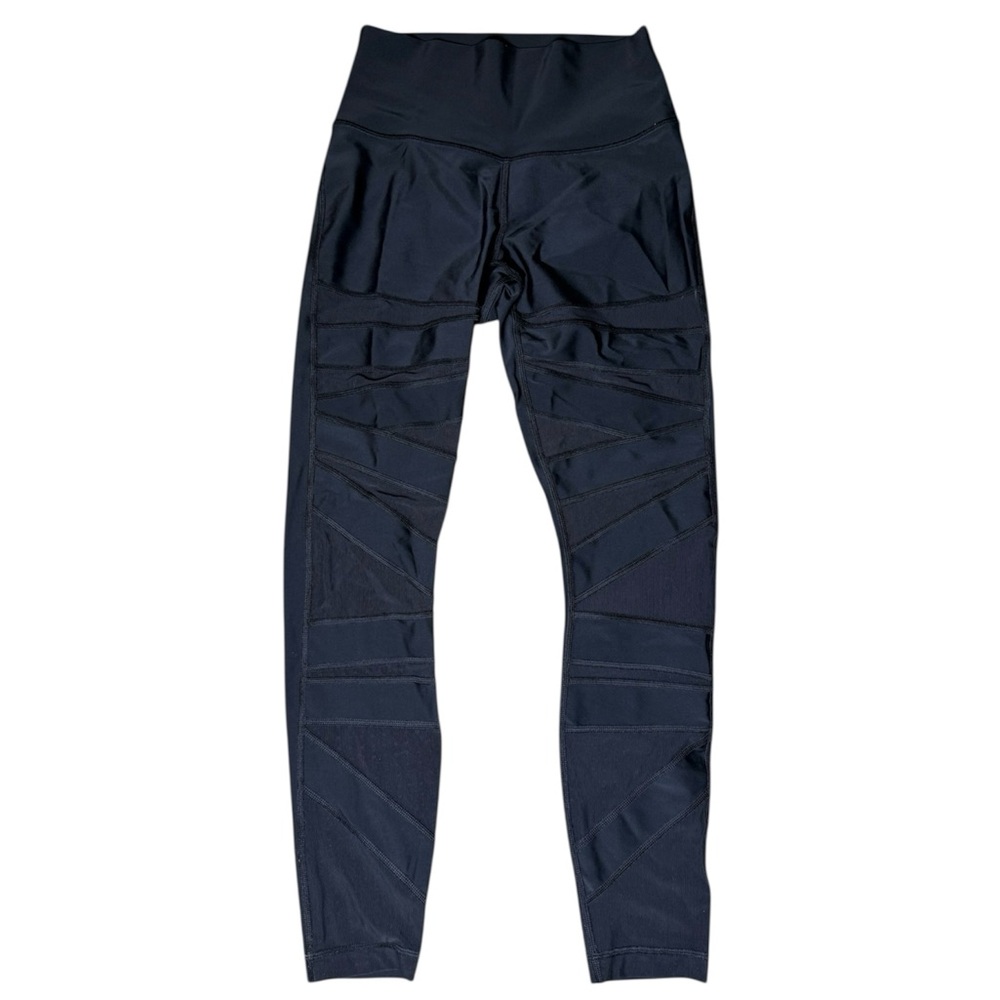 Lululemon Black Mesh Panel High Waisted Leggings Size 6
Wunder Under